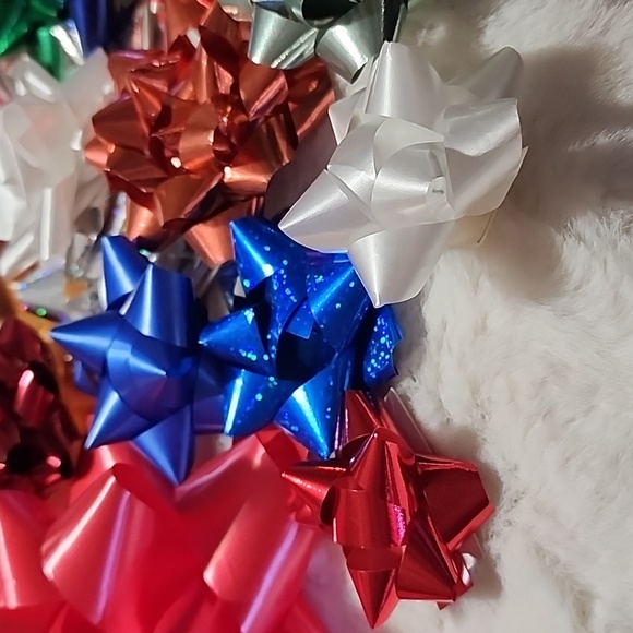 HUGE ASSORTMENT OF CHRISTMAS BOWS - Picture 3 of 7